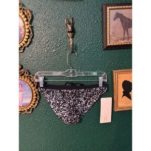 Lululemon NWT Suns Out Bikini Bottoms Sz 6